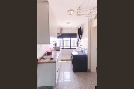 Apartamento à venda com 210m², 4 quartos e 2 vagas Apartamento à venda com 210m², 4 quartos e 2 vagasÁrea de Serviço