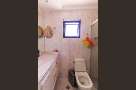 Apartamento à venda com 210m², 4 quartos e 2 vagas Apartamento à venda com 210m², 4 quartos e 2 vagasBanheiro da Suíte 2