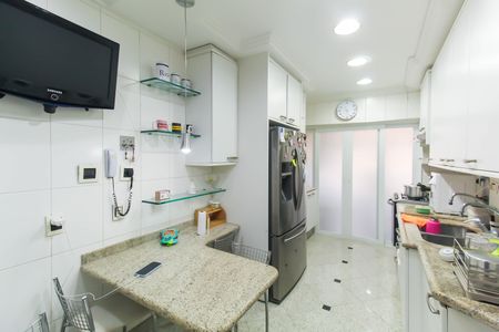 Apartamento à venda com 210m², 4 quartos e 2 vagas Apartamento à venda com 210m², 4 quartos e 2 vagasCozinha