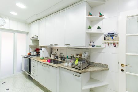 Apartamento à venda com 210m², 4 quartos e 2 vagas Apartamento à venda com 210m², 4 quartos e 2 vagasCozinha