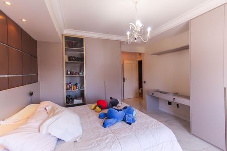 Apartamento à venda com 210m², 4 quartos e 2 vagas Apartamento à venda com 210m², 4 quartos e 2 vagasQuarto 1 - Suíte