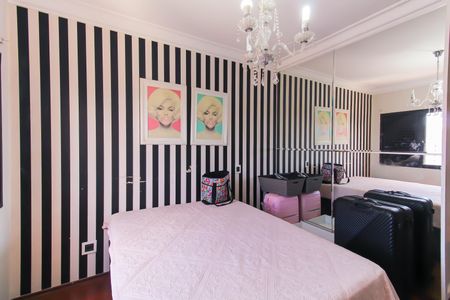 Apartamento à venda com 210m², 4 quartos e 2 vagas Apartamento à venda com 210m², 4 quartos e 2 vagasQuarto 2 - Suíte