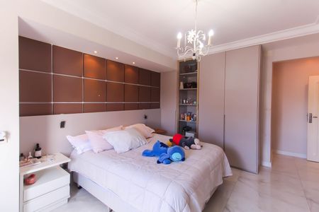 Apartamento à venda com 210m², 4 quartos e 2 vagas Apartamento à venda com 210m², 4 quartos e 2 vagasQuarto 1 - Suíte