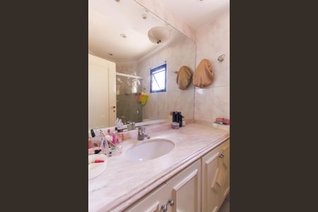 Apartamento à venda com 210m², 4 quartos e 2 vagas Apartamento à venda com 210m², 4 quartos e 2 vagasBanheiro da Suíte 2