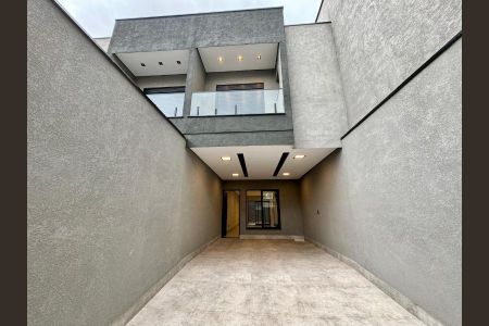 Casa à venda com 113m², 3 quartos e 2 vagasFoto 01