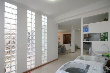 Casa à venda com 316m², 4 quartos e 4 vagasÁrea de Serviço