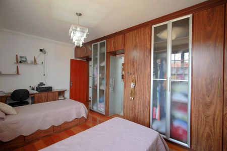 Casa à venda com 316m², 4 quartos e 4 vagasQuarto