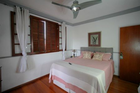 Casa à venda com 316m², 4 quartos e 4 vagasQuarto 2