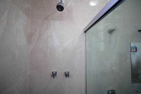 Casa à venda com 316m², 4 quartos e 4 vagasBanheiro