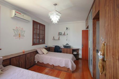 Casa à venda com 316m², 4 quartos e 4 vagasQuarto