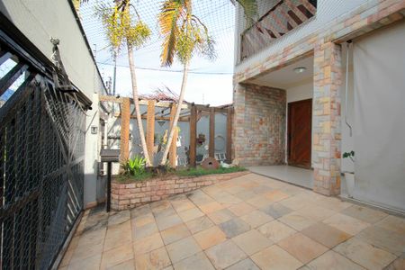 Casa à venda com 316m², 4 quartos e 4 vagasFachada