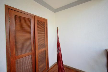 Casa à venda com 316m², 4 quartos e 4 vagasQuarto 2