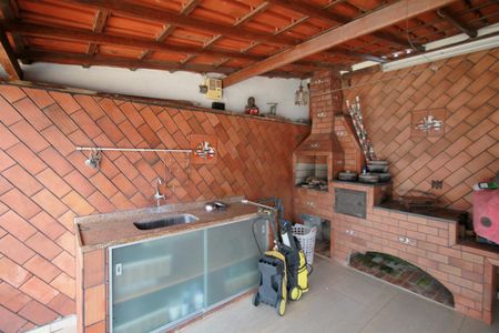 Casa à venda com 316m², 4 quartos e 4 vagasÁrea comum