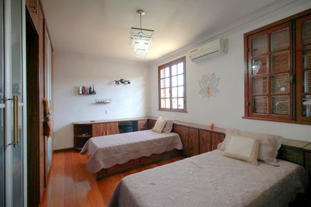 Casa à venda com 316m², 4 quartos e 4 vagasQuarto