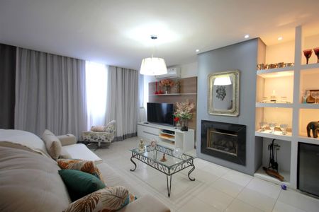 Casa à venda com 316m², 4 quartos e 4 vagasSala