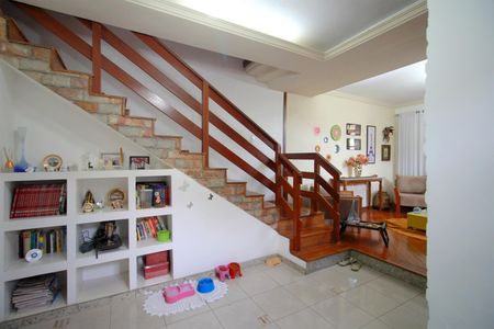 Casa à venda com 316m², 4 quartos e 4 vagasSala