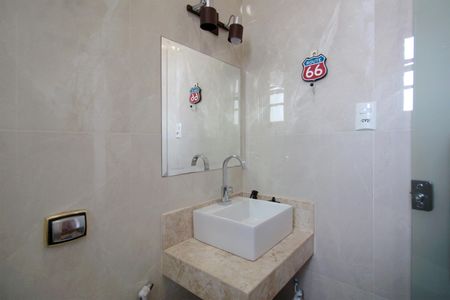 Casa à venda com 316m², 4 quartos e 4 vagasBanheiro