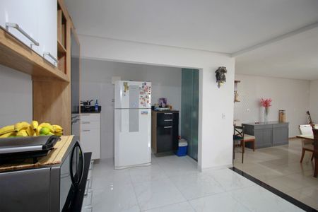 Casa à venda com 316m², 4 quartos e 4 vagasCozinha