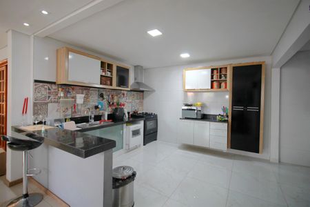 Casa à venda com 316m², 4 quartos e 4 vagasCozinha