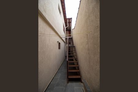 Casa à venda com 220m², 3 quartos e 2 vagasCorredor