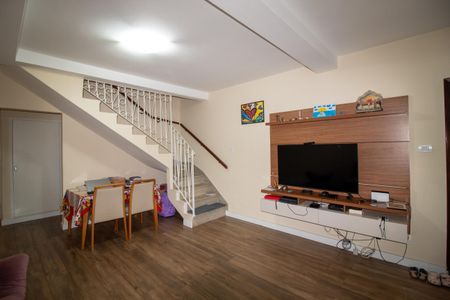 Casa à venda com 220m², 3 quartos e 2 vagasSala