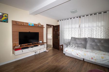 Casa à venda com 220m², 3 quartos e 2 vagasSala