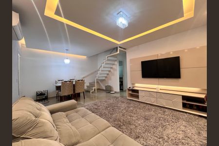 Casa de condomínio à venda com 120m², 3 quartos e 2 vagasSala