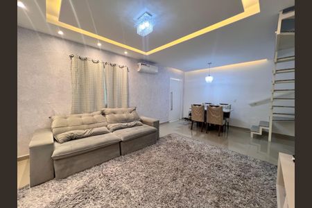 Casa de condomínio à venda com 120m², 3 quartos e 2 vagasSala