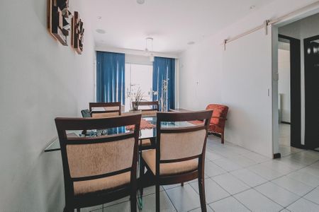 Apartamento para alugar com 62m², 2 quartos e 1 vagaSala