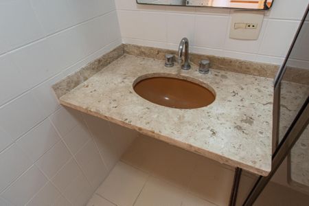 Apartamento à venda com 113m², 3 quartos e 1 vaga Apartamento à venda com 113m², 3 quartos e 1 vagaBanheiro da suíte