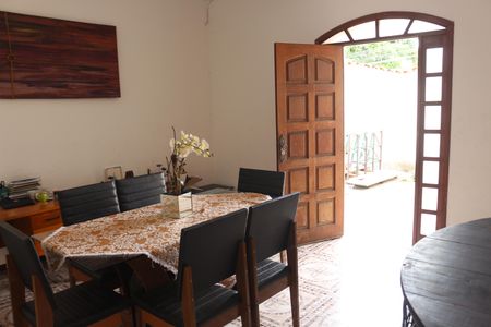 Casa à venda com 360m², 3 quartos e 3 vagasCasa 3 Sala 1