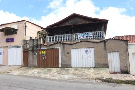 Casa à venda com 360m², 3 quartos e 3 vagasFachada /Plaquinha Instalada