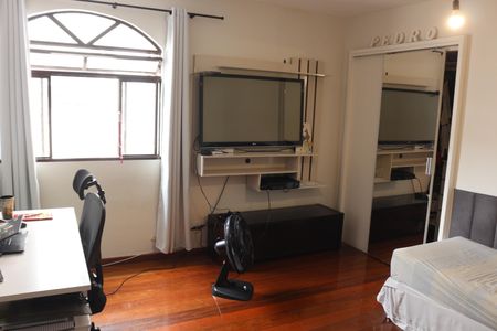 Casa à venda com 360m², 3 quartos e 3 vagasCasa 2 Quarto 2