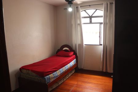 Casa à venda com 360m², 3 quartos e 3 vagasCasa 2 Quarto 1