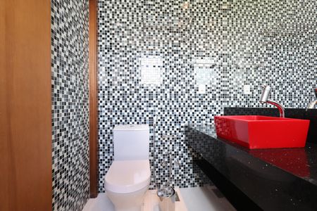 Casa de condomínio à venda com 380m², 4 quartos e 5 vagasBanheiro Suíte 2