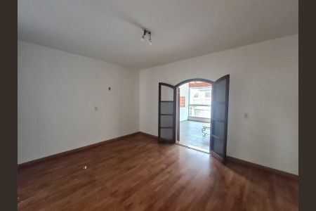 Casa à venda com 100m², 4 quartos e 2 vagas Casa à venda com 100m², 4 quartos e 2 vagasSuíte