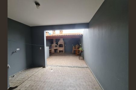 Casa à venda com 100m², 4 quartos e 2 vagas Casa à venda com 100m², 4 quartos e 2 vagasÁrea de Serviço
