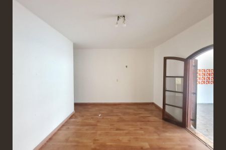 Casa à venda com 100m², 4 quartos e 2 vagas Casa à venda com 100m², 4 quartos e 2 vagasSuíte