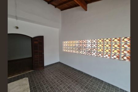 Casa à venda com 100m², 4 quartos e 2 vagas Casa à venda com 100m², 4 quartos e 2 vagasVaranda da Suíte