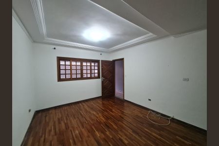 Casa à venda com 100m², 4 quartos e 2 vagas Casa à venda com 100m², 4 quartos e 2 vagasSala
