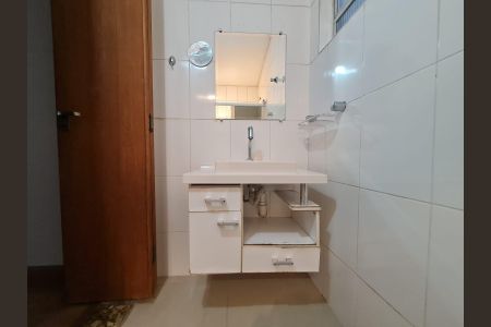 Casa à venda com 100m², 4 quartos e 2 vagas Casa à venda com 100m², 4 quartos e 2 vagasBanheiro da Suíte