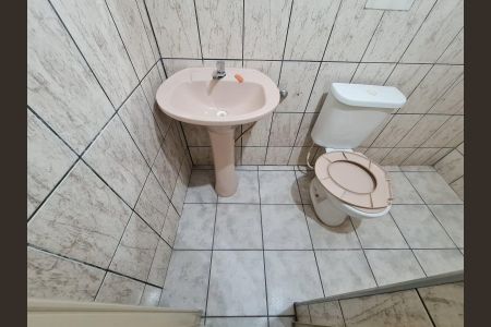 Casa à venda com 100m², 4 quartos e 2 vagas Casa à venda com 100m², 4 quartos e 2 vagasBanheiro Edícula