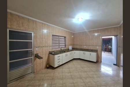 Casa à venda com 100m², 4 quartos e 2 vagas Casa à venda com 100m², 4 quartos e 2 vagasCozinha