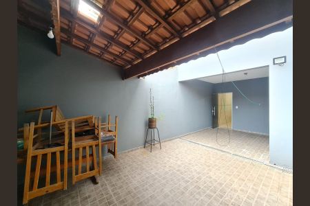 Casa à venda com 100m², 4 quartos e 2 vagas Casa à venda com 100m², 4 quartos e 2 vagasChurrasqueira