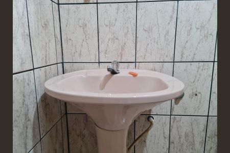 Casa à venda com 100m², 4 quartos e 2 vagas Casa à venda com 100m², 4 quartos e 2 vagasBanheiro Edícula