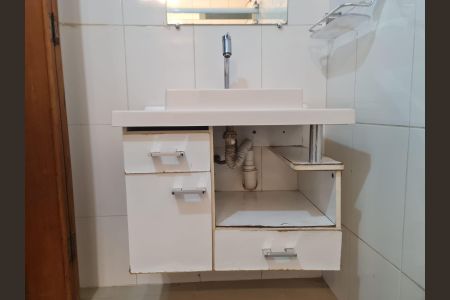 Casa à venda com 100m², 4 quartos e 2 vagas Casa à venda com 100m², 4 quartos e 2 vagasBanheiro da Suíte