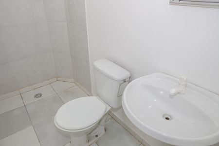 Banheiro de apartamento para alugar com 1 quarto, 45m² em Bom Retiro, São Paulo