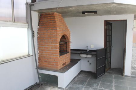 Casa de condomínio à venda com 200m², 3 quartos e 3 vagasCobertura