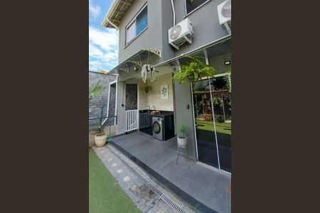 Casa à venda com 141m², 4 quartos e 2 vagas