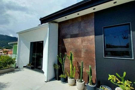 Casa à venda com 141m², 4 quartos e 2 vagas